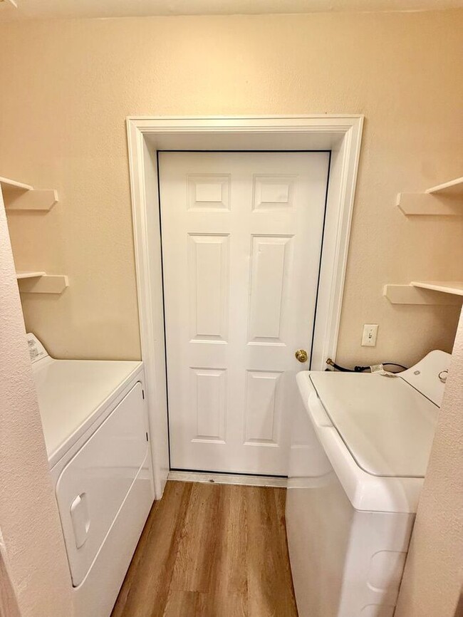 Building Photo - Cozy Two Bed/Two Bath Condo in Convenient ...