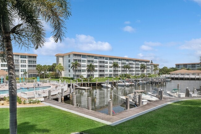 Building Photo - 911 Gardenia Dr