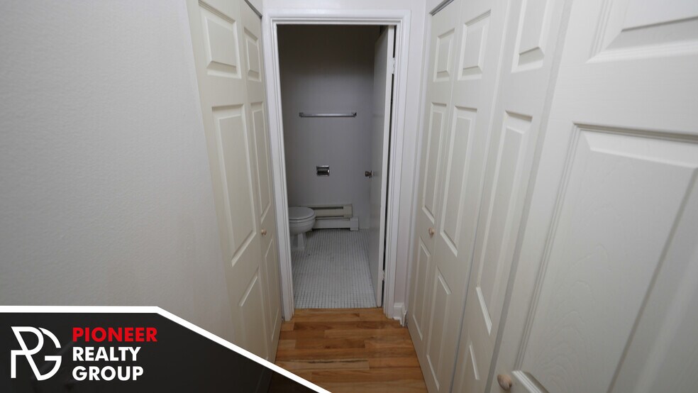 Building Photo - 665 W Wrightwood Ave