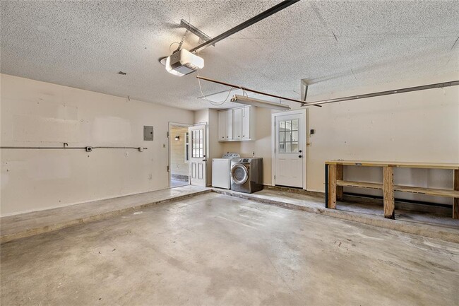 Building Photo - 1714 Shadowview Dr