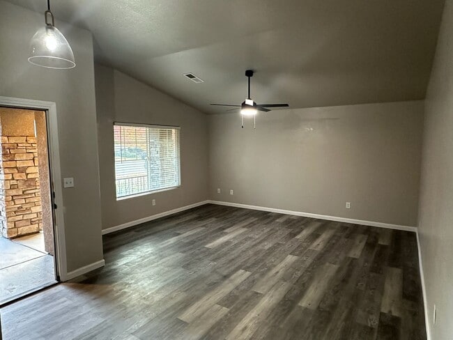 Building Photo - 4106 W Prospect Ave