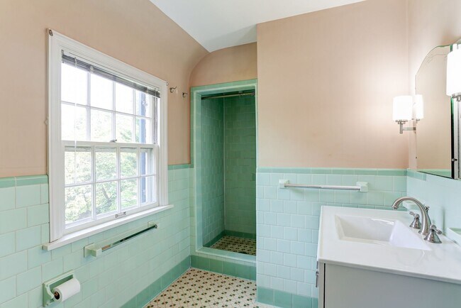 Building Photo - 4 bedroom, 2.5 bathroom home in Camp Hill