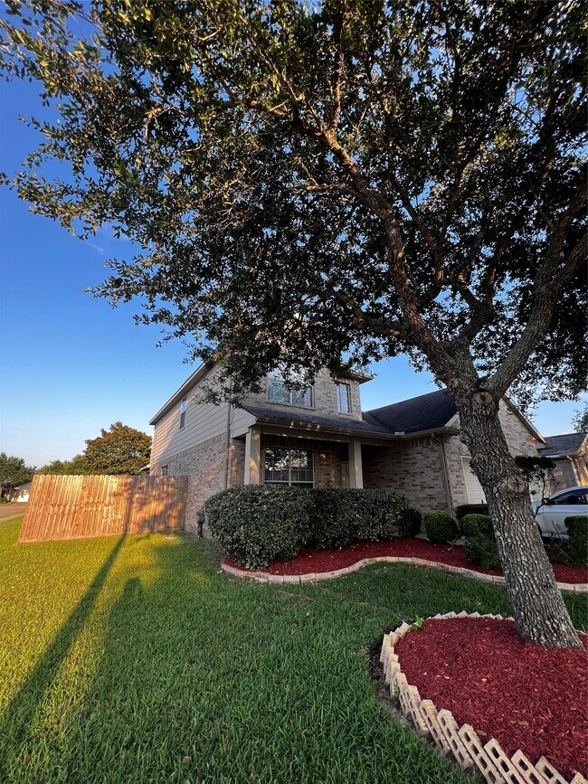 Building Photo - 422 Abbey Ln