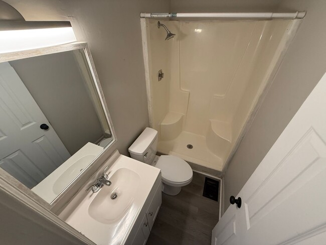 Building Photo - 3 Bed 2 Bath House