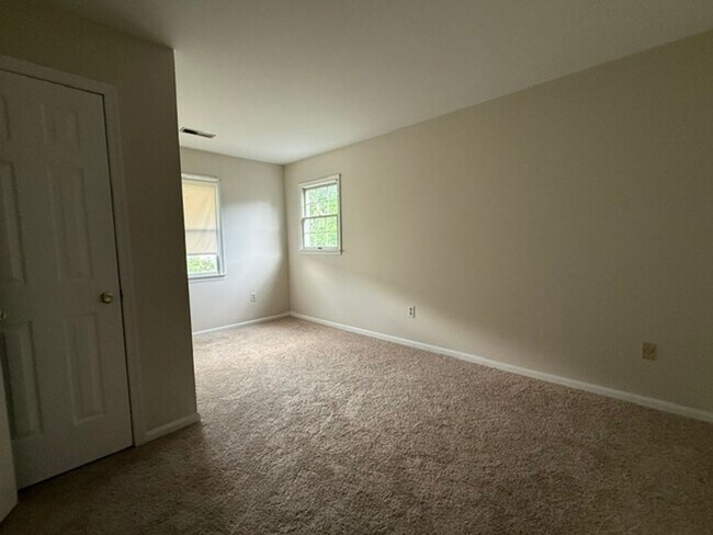 Building Photo - 2788 Pinewood Dr