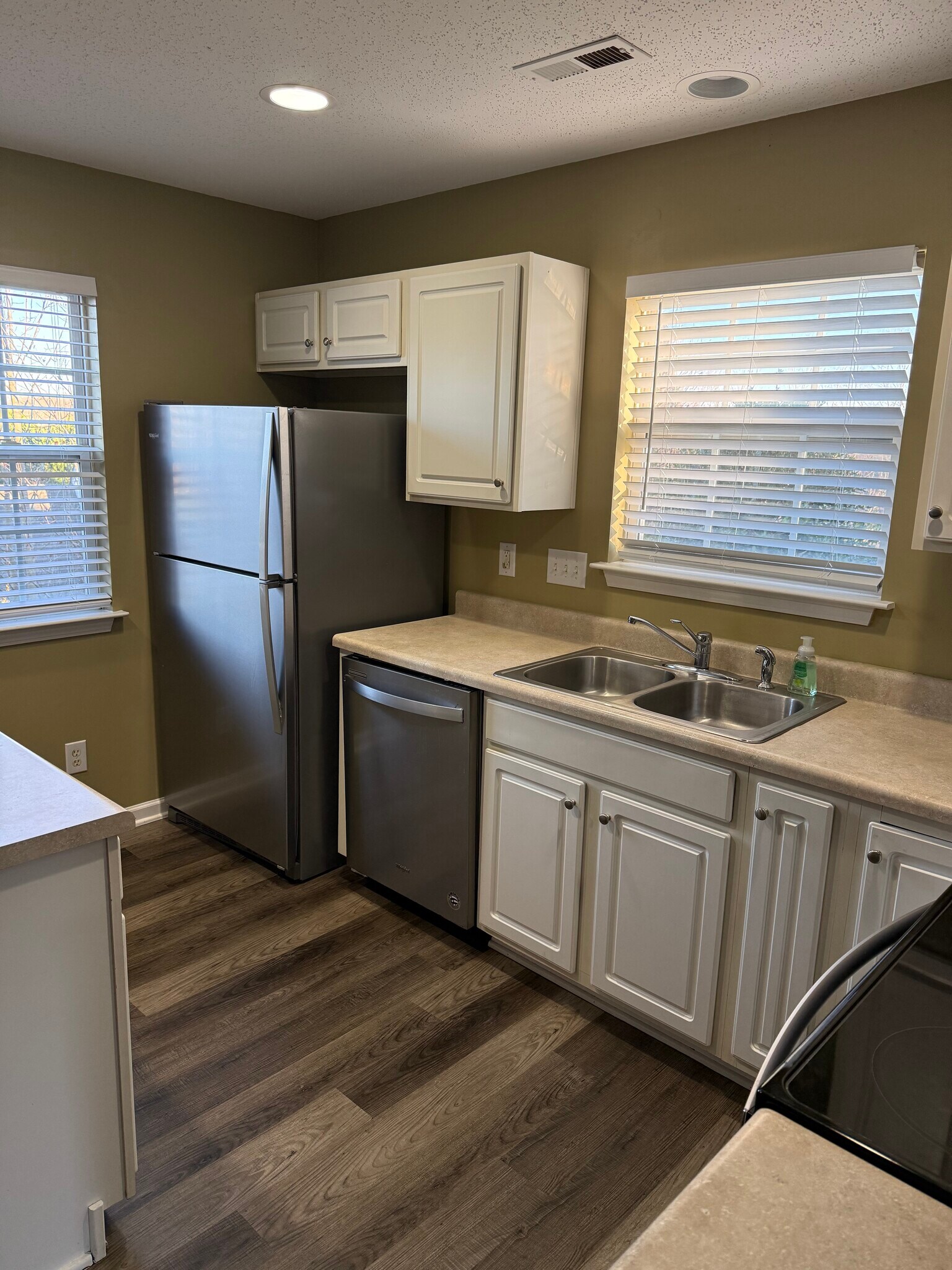 Building Photo - 1914 Ray Alexander Dr