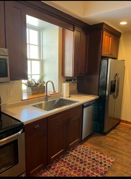 Building Photo - 237 Fremont Ave