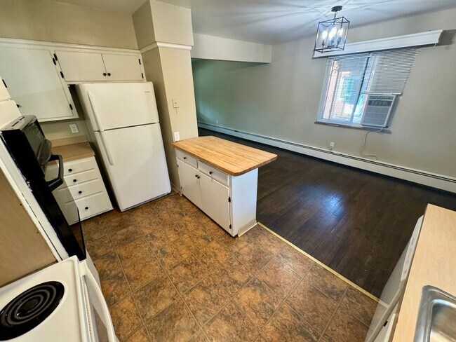 Building Photo - 3 Bedroom ~ Clintonville