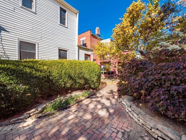 Building Photo - 1208 Indianola Ave