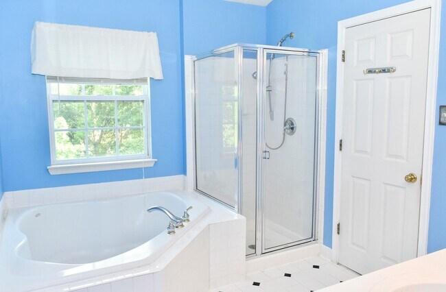 Building Photo - 7005 Cradlerock Farm Ct