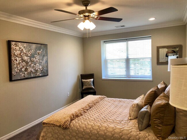 Building Photo - 425 Newbridge Rd