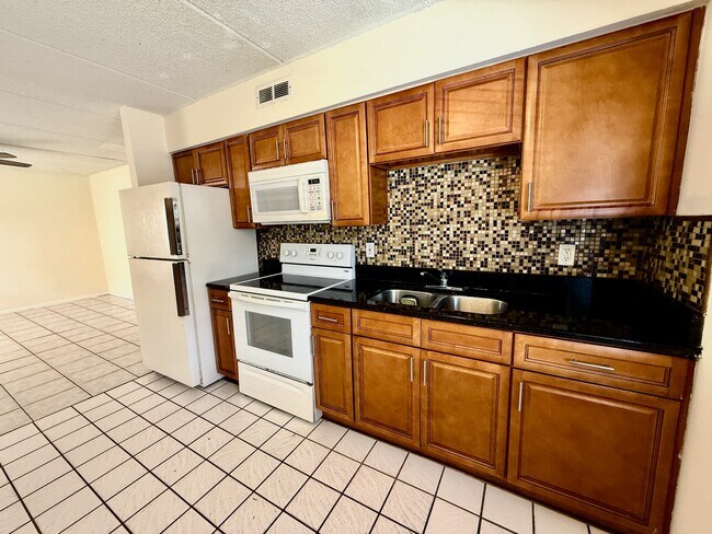 Building Photo - 698 Michigan Ct