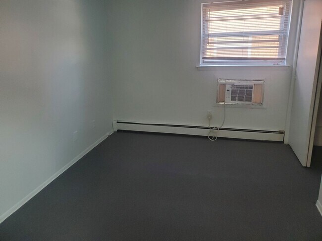 Building Photo - 1143 E Sydney St