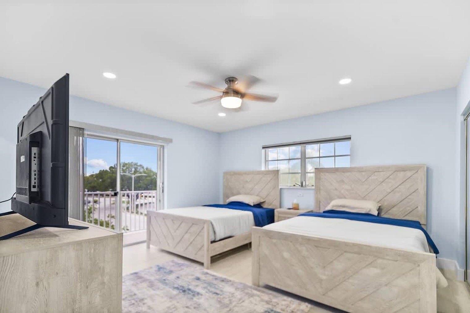 Building Photo - 2424 NE 9th St