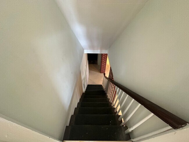 Building Photo - House in Bedford with Lot of Outdoor Space.