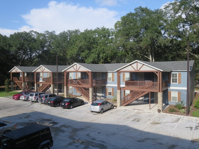 Building Photo - The Woodlands