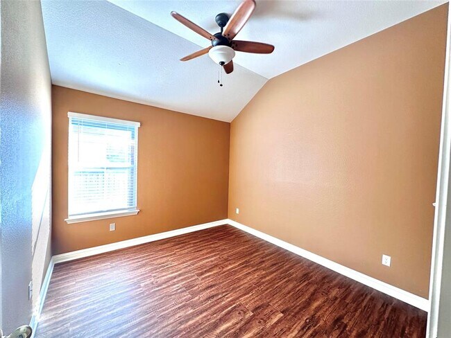 Building Photo - 10200 Channel Island Dr