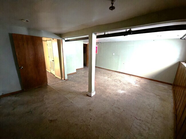 Building Photo - 2118 W Garfield Blvd