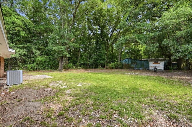 Building Photo - A small-town charm ready for move in!