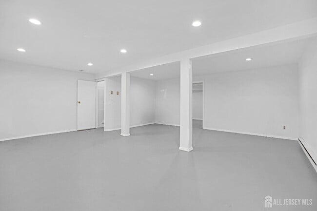 Building Photo - 529 Sharon Garden Ct