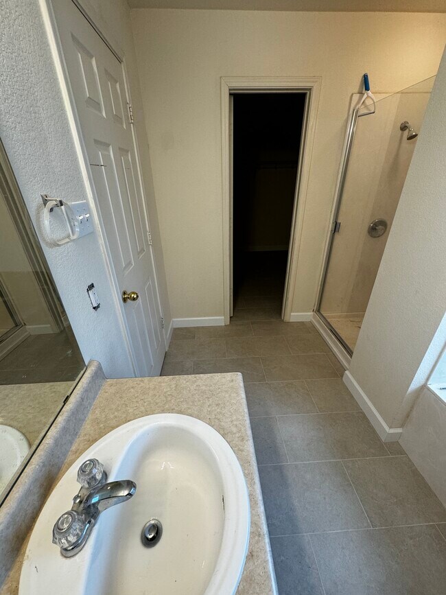 Master Bathroom - 1709 Lost Maples Loop
