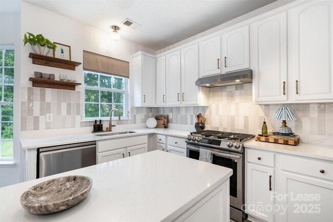 Building Photo - 2435 Alaqua Ct
