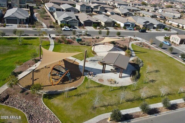 Building Photo - 9115 W Glenrosa Ave