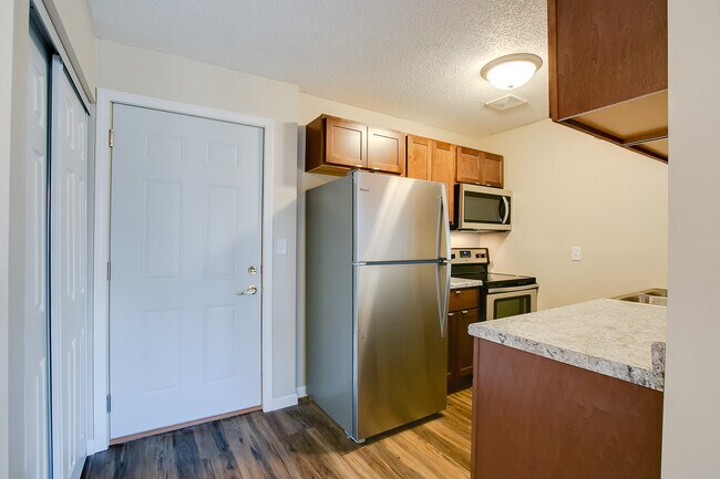 Building Photo - 1337 Arkwright St N