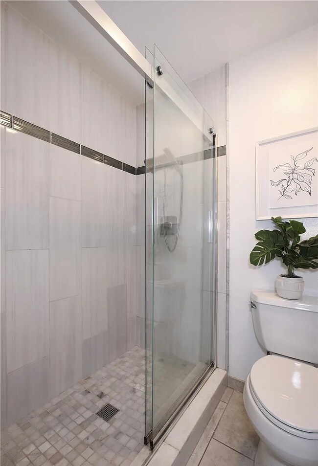 Building Photo - Live the ultimate Huntington Beach lifesty...