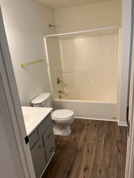 Building Photo - 21032 N Main St