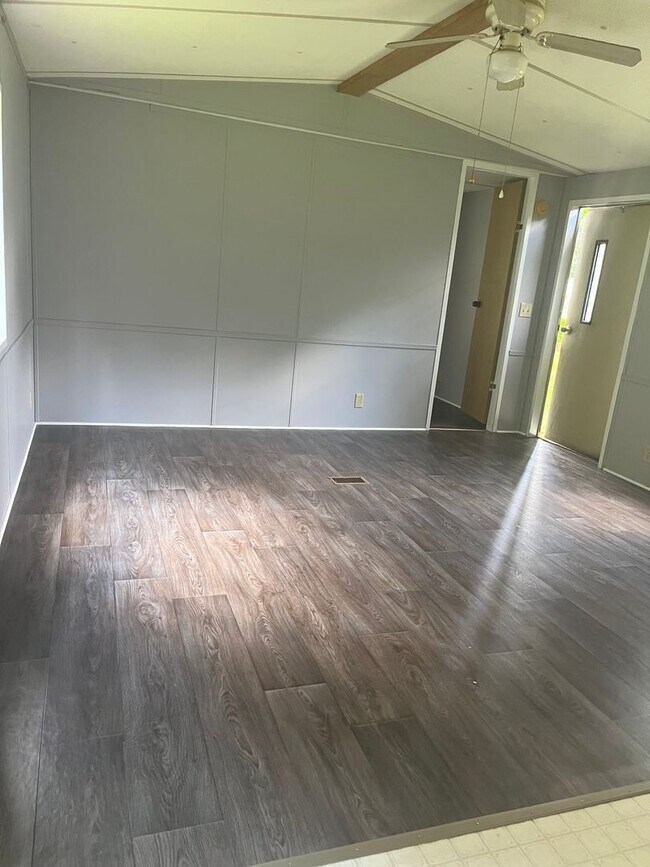 Building Photo - Charming 2-Bedroom Home in Midway - Available for Rent