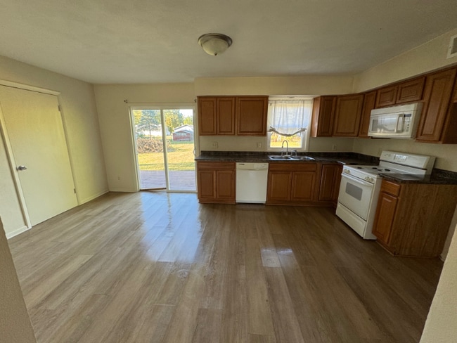 Building Photo - 1415 Hackberry Ln