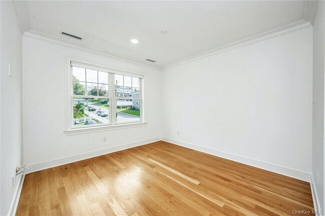 Building Photo - 233 Lincoln Ave