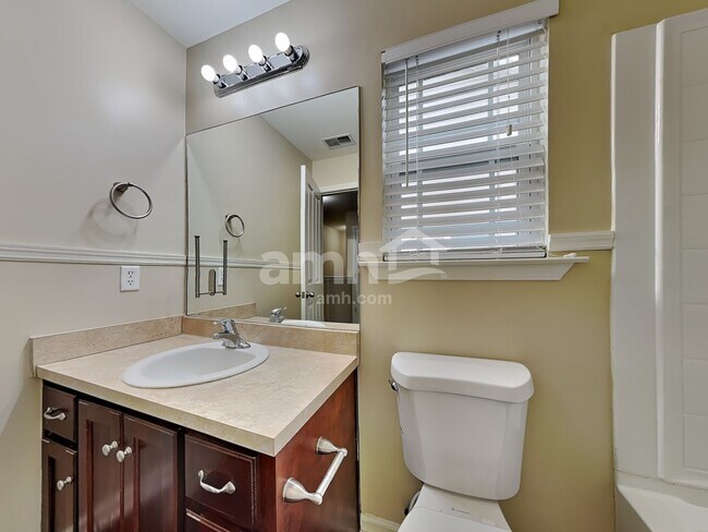 Building Photo - 60 Summer Hill Way