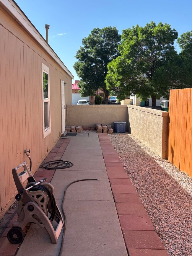 Building Photo - Charming 2 Bed, 2 Bath Home in Rio Rancho