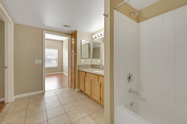 Building Photo - One bedroom condo in gated community