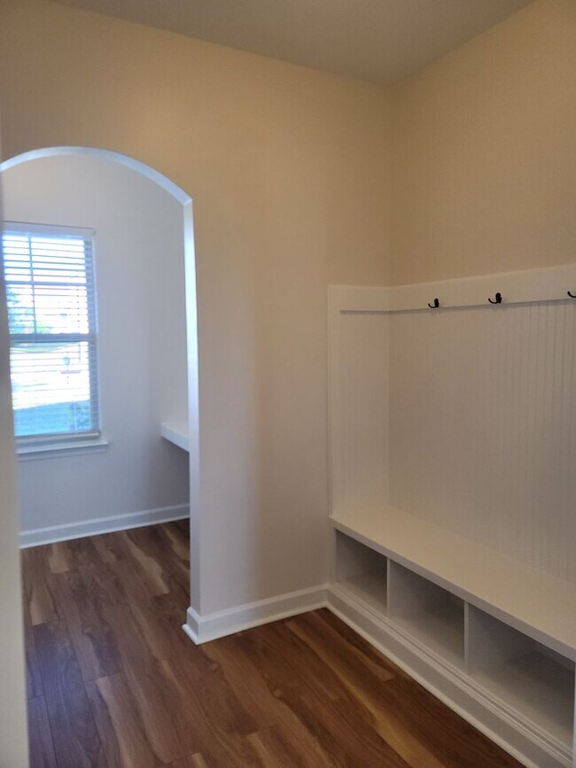 Building Photo - Immaculate 4 Bedroom, 3.5 Bath Home Located in Established Neighborhood. Minutes from Fort Bragg!