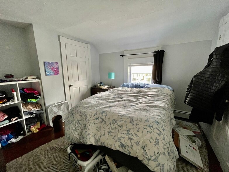 Building Photo - 158 Western Ave