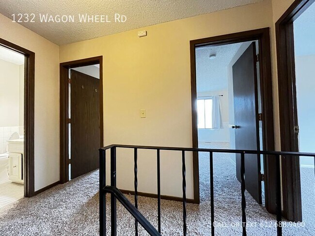 Building Photo - 3 Bed 3 Bath Townhome - 2 Car Attached Gar...