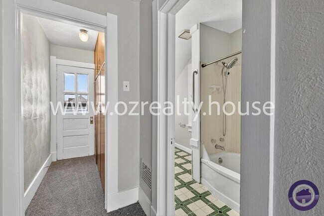 Building Photo - 1105 Ketcham Ave