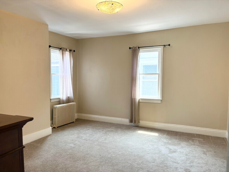 Upstairs Guest Bedroom 2 - 61 Park St