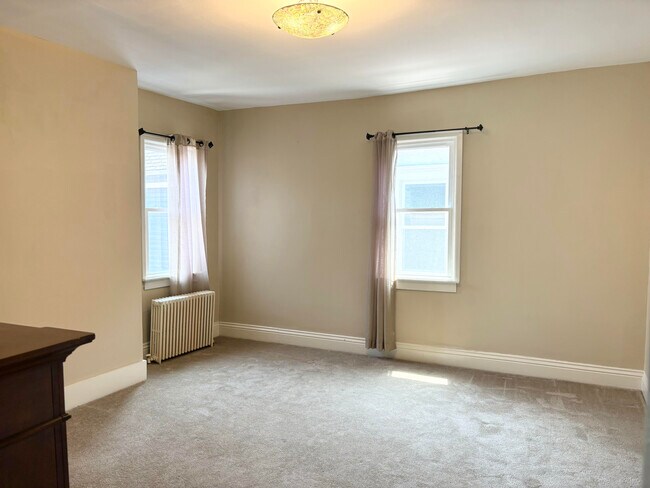 Upstairs Guest Bedroom 2 - 61 Park St