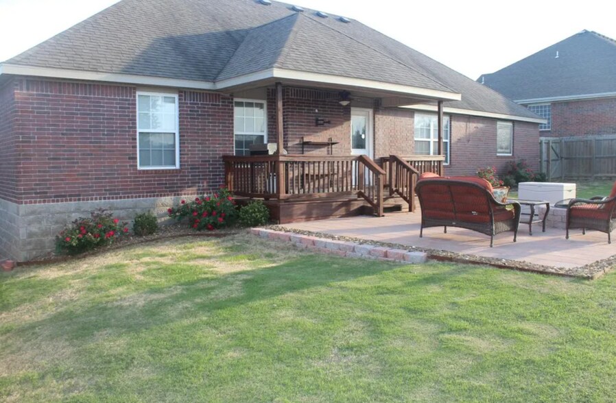 Building Photo - 4702 Southwest Golden Eagle Avenue