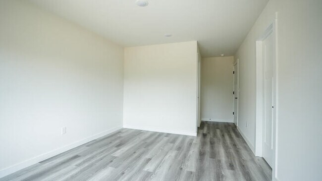 Building Photo - Brand-New Luxury 3BR Townhomes – First Mon...