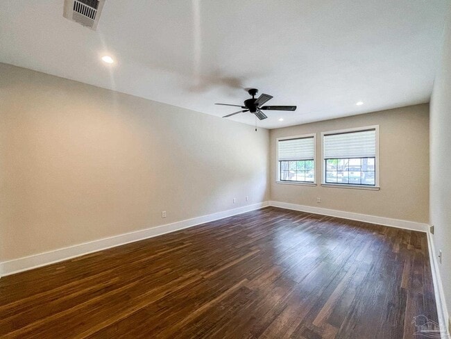 Building Photo - 3300 N Sugartree St