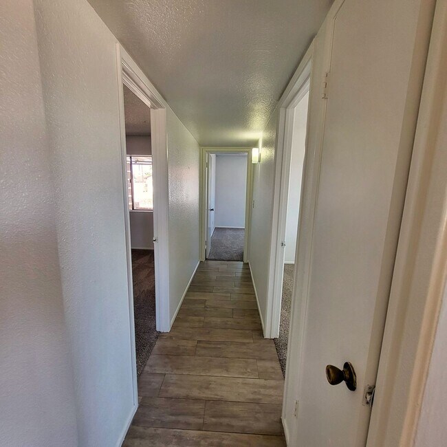 Building Photo - NICE OPEN HOME READY TO RENT!