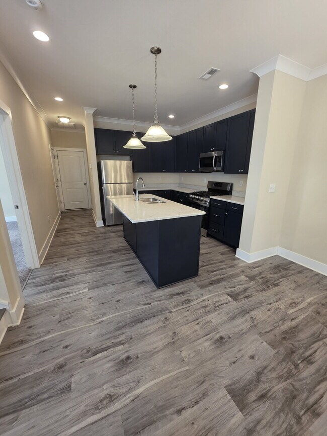 Building Photo - "Charming Kernersville Townhouse: Spacious 3-Bedroom Retreat with 2.5 Baths on Eastfall Street!"