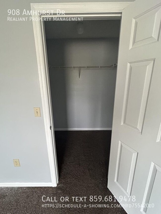 Building Photo - 908 Amhurst Dr