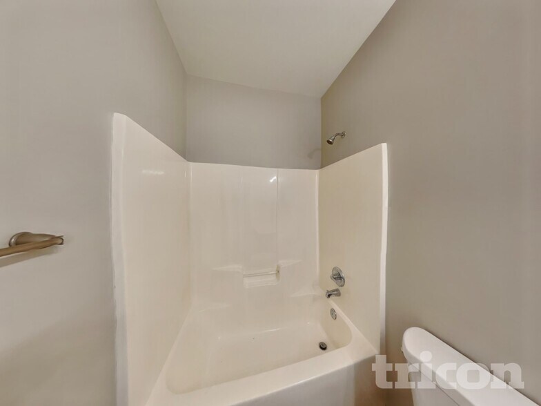 Building Photo - 4006 Eastside Ct