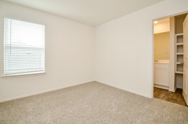 Building Photo - 3806 Axyl Run Ct